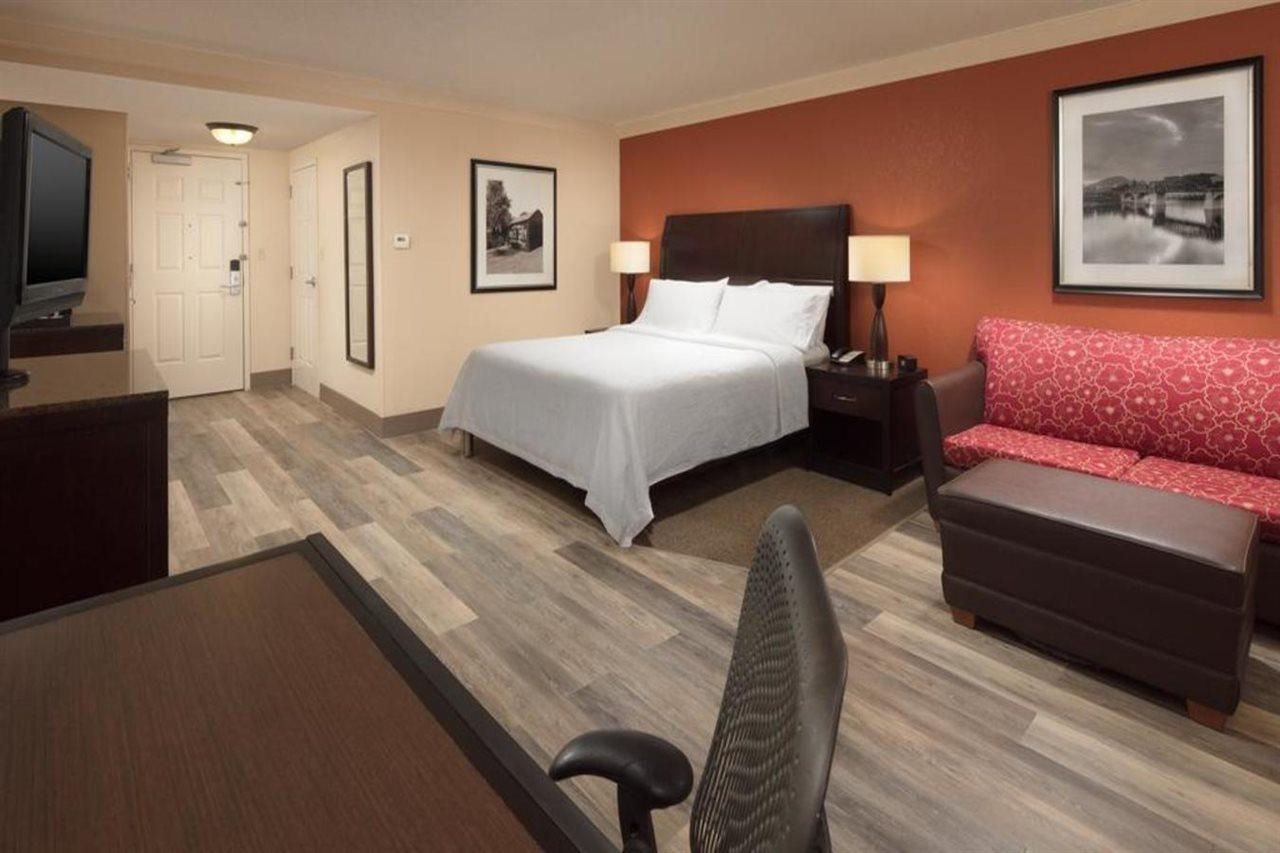 Hilton Garden Inn Chattanooga Downtown Bagian luar foto