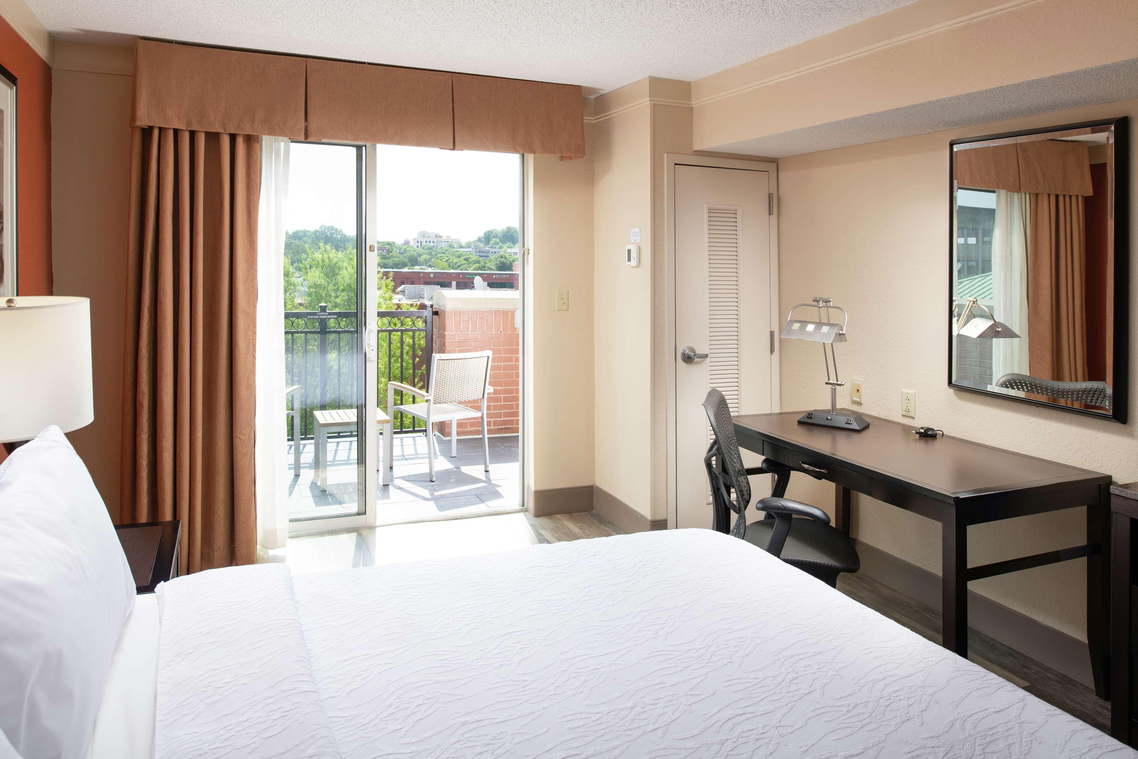 Hilton Garden Inn Chattanooga Downtown Bagian luar foto
