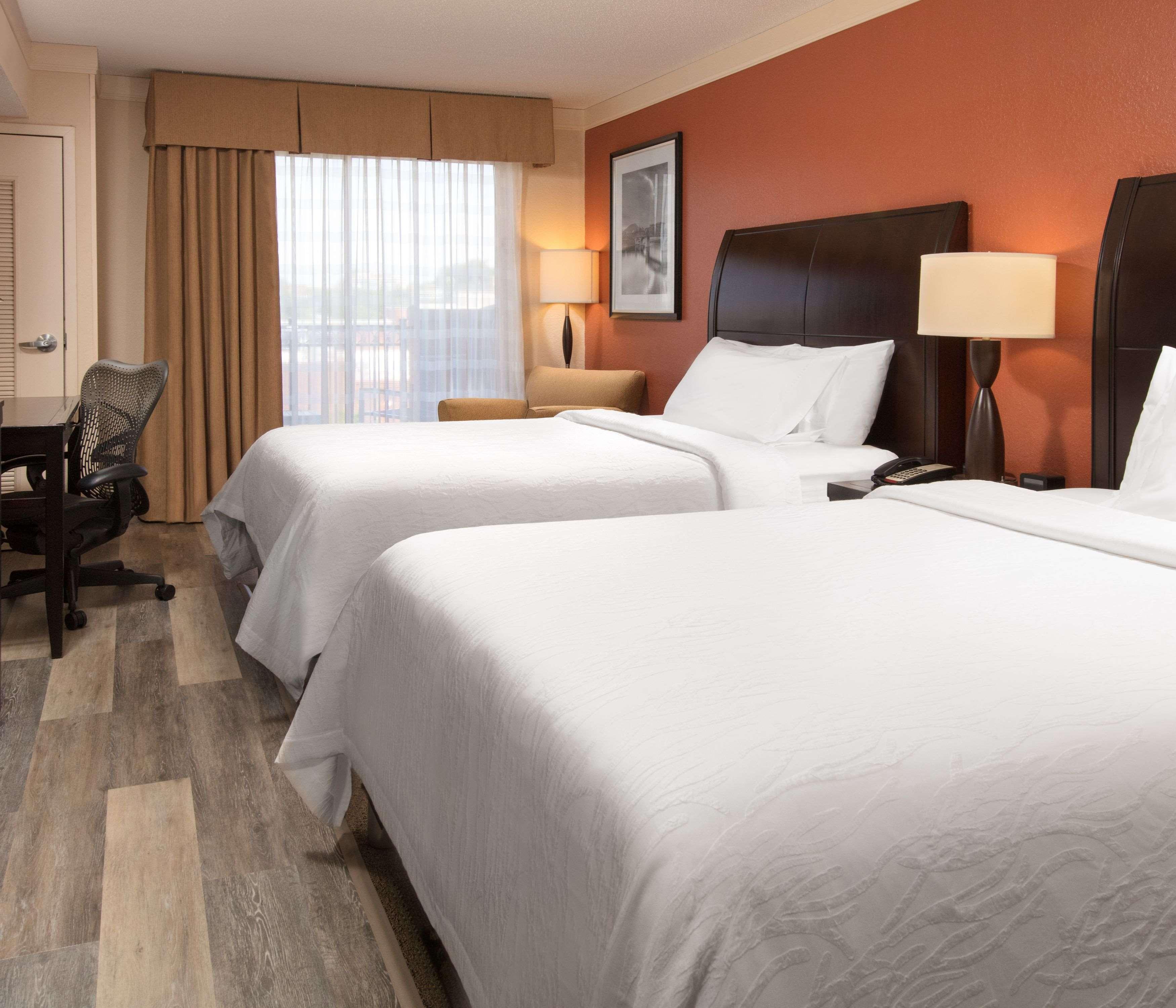 Hilton Garden Inn Chattanooga Downtown Bagian luar foto