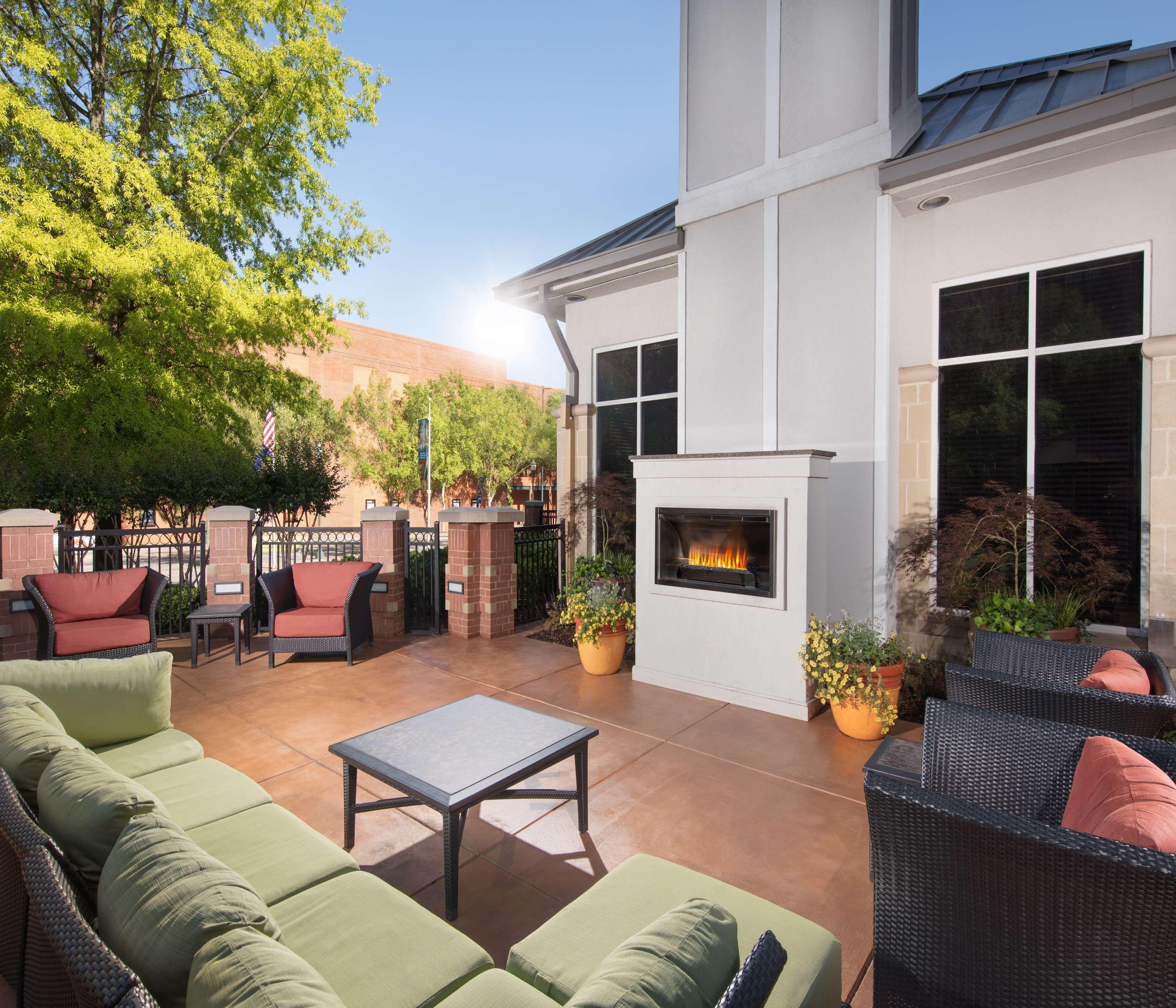 Hilton Garden Inn Chattanooga Downtown Bagian luar foto