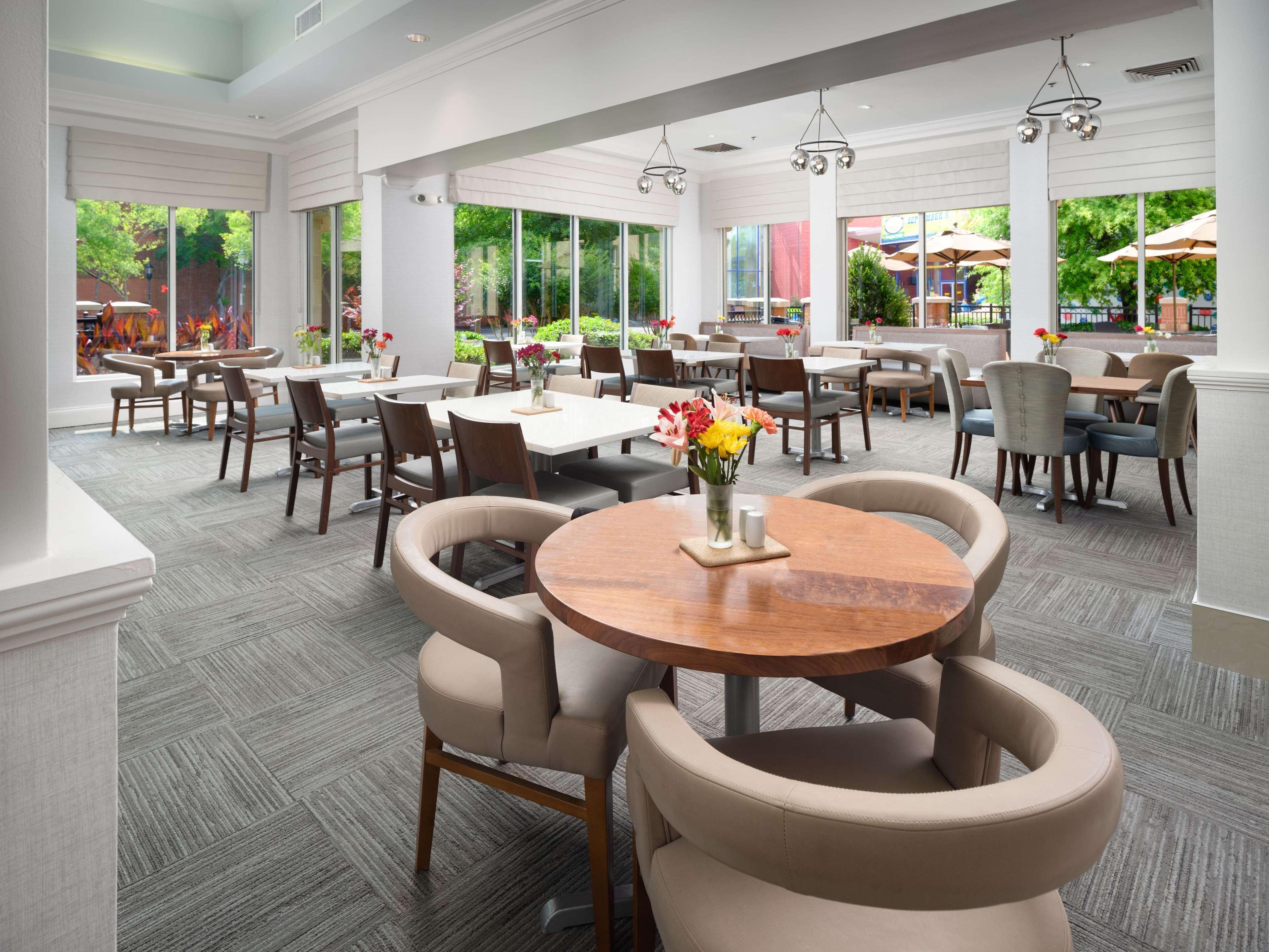 Hilton Garden Inn Chattanooga Downtown Bagian luar foto