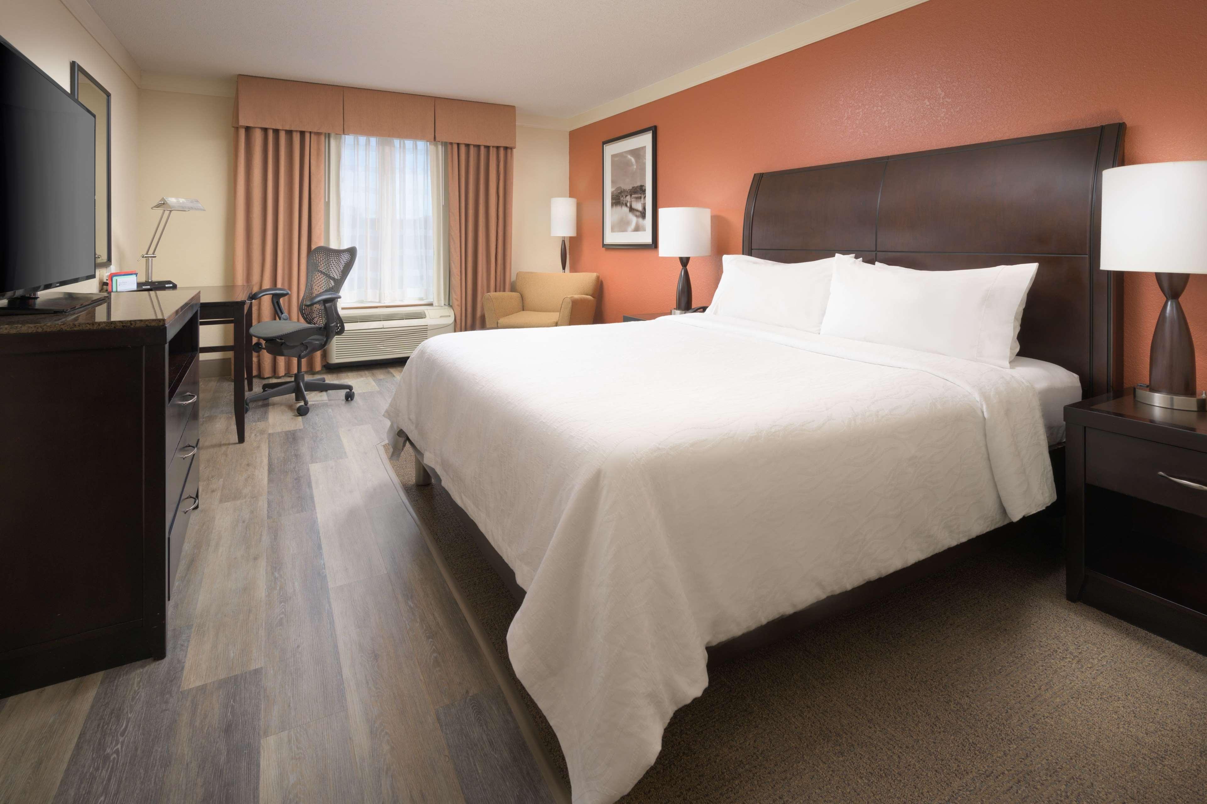 Hilton Garden Inn Chattanooga Downtown Bagian luar foto