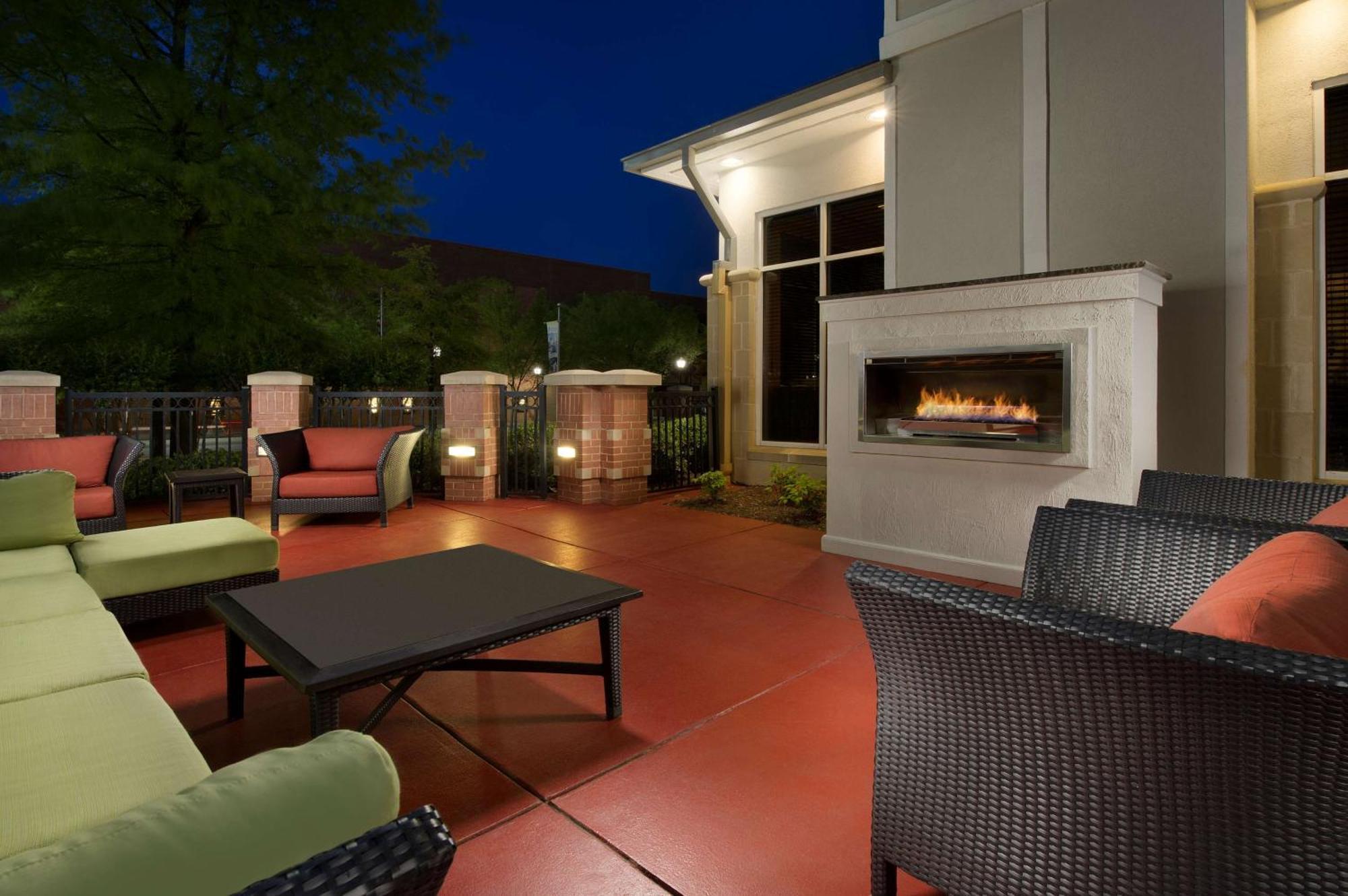Hilton Garden Inn Chattanooga Downtown Bagian luar foto