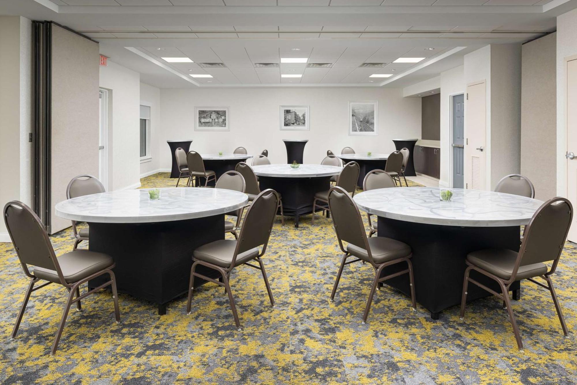 Hilton Garden Inn Chattanooga Downtown Bagian luar foto