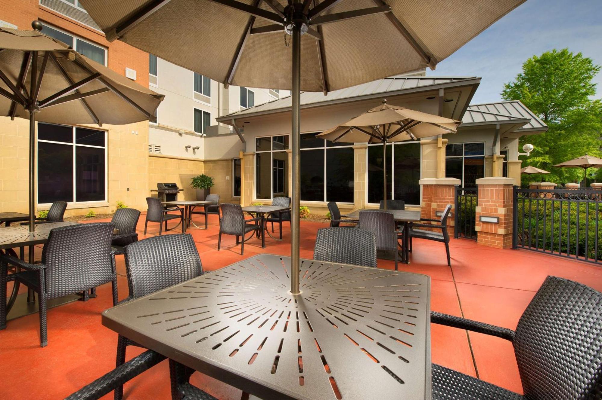 Hilton Garden Inn Chattanooga Downtown Bagian luar foto